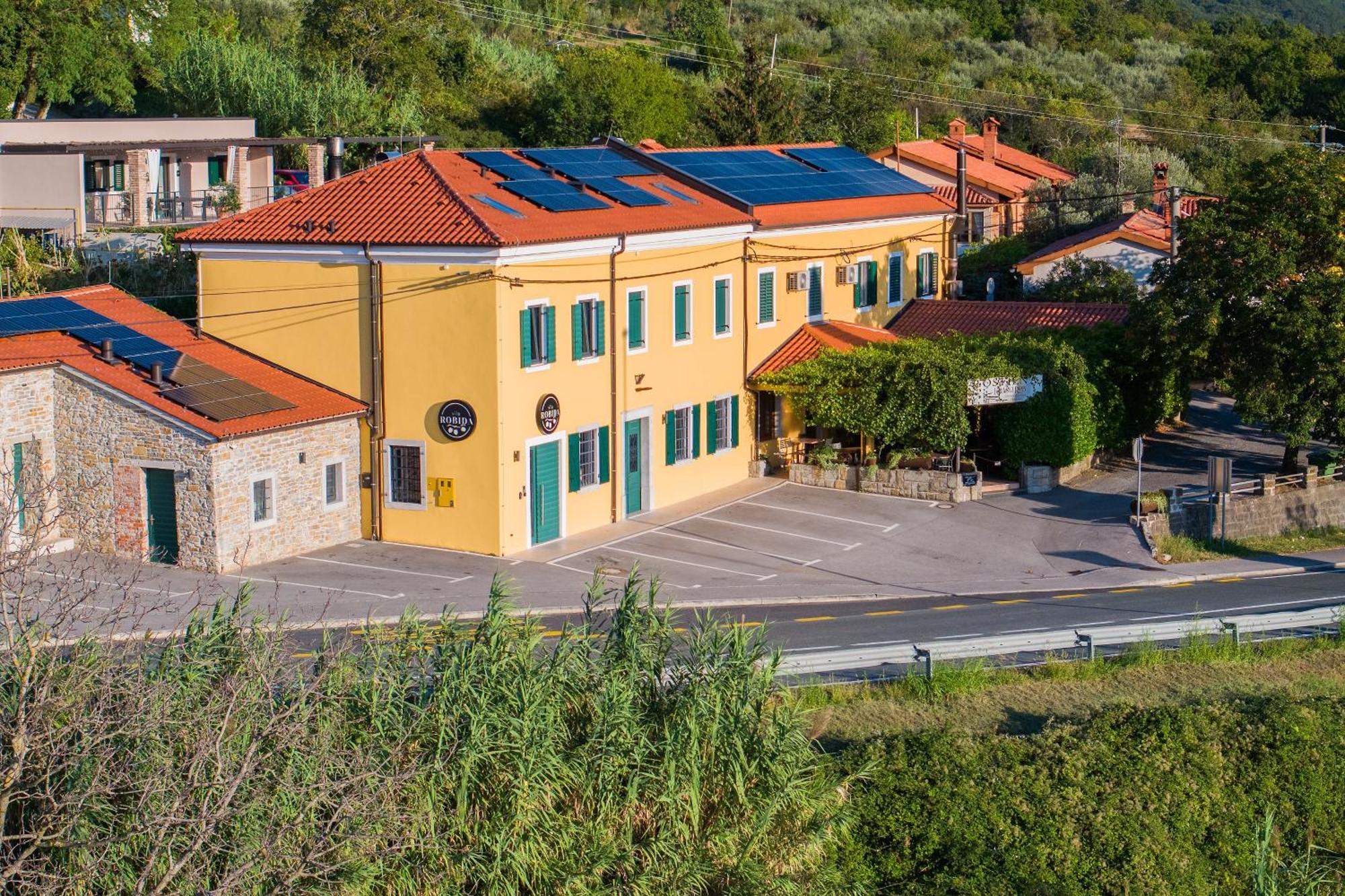 Vila Robida Rooms & Spa Črni Kal 외부 사진